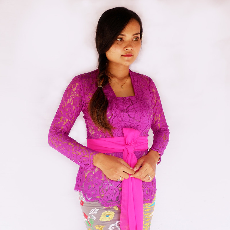 Atasan Brokat Lengan Pendek
