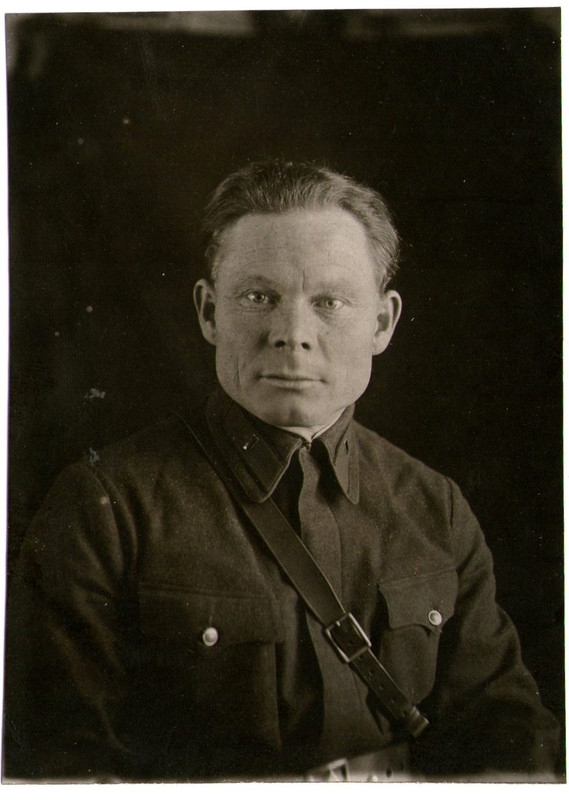 Петров Михаил Васильевич ст. политрук_капитан 1