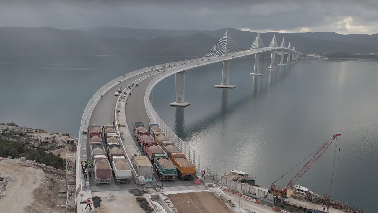 New China TV: China-constructed Peljesac Bridge progressing at speed in Croatia - Page 52 Screenshot-1280