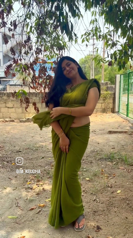 [Image: Ksudha-sexy-Big-Navel-in-green-Saree-mp4...27-861.jpg]