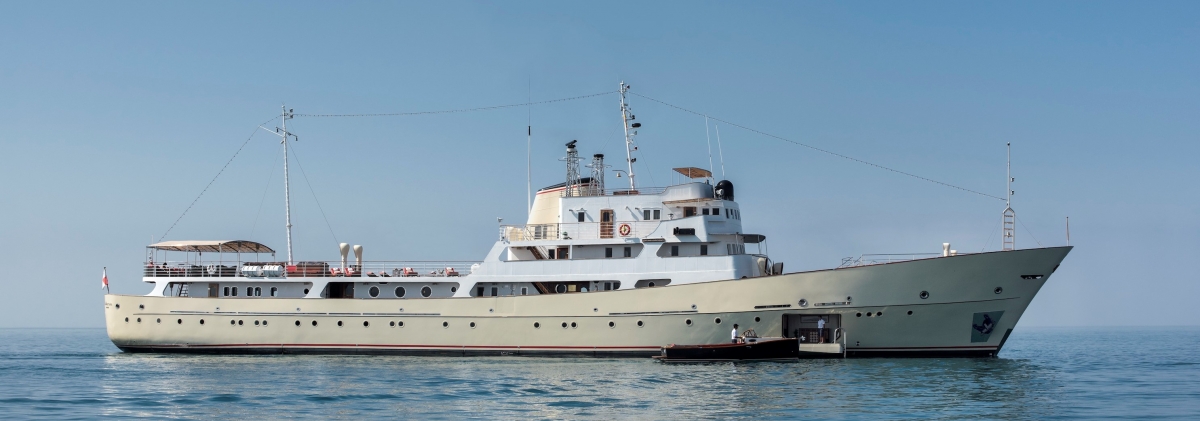 The-Yacht-l.jpg