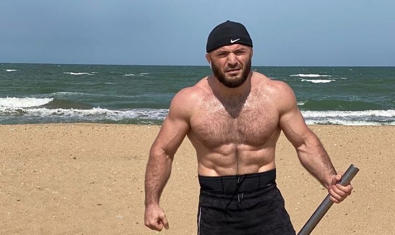 Магомед Исмаилов пострада след избухване на преносимо зарядно 