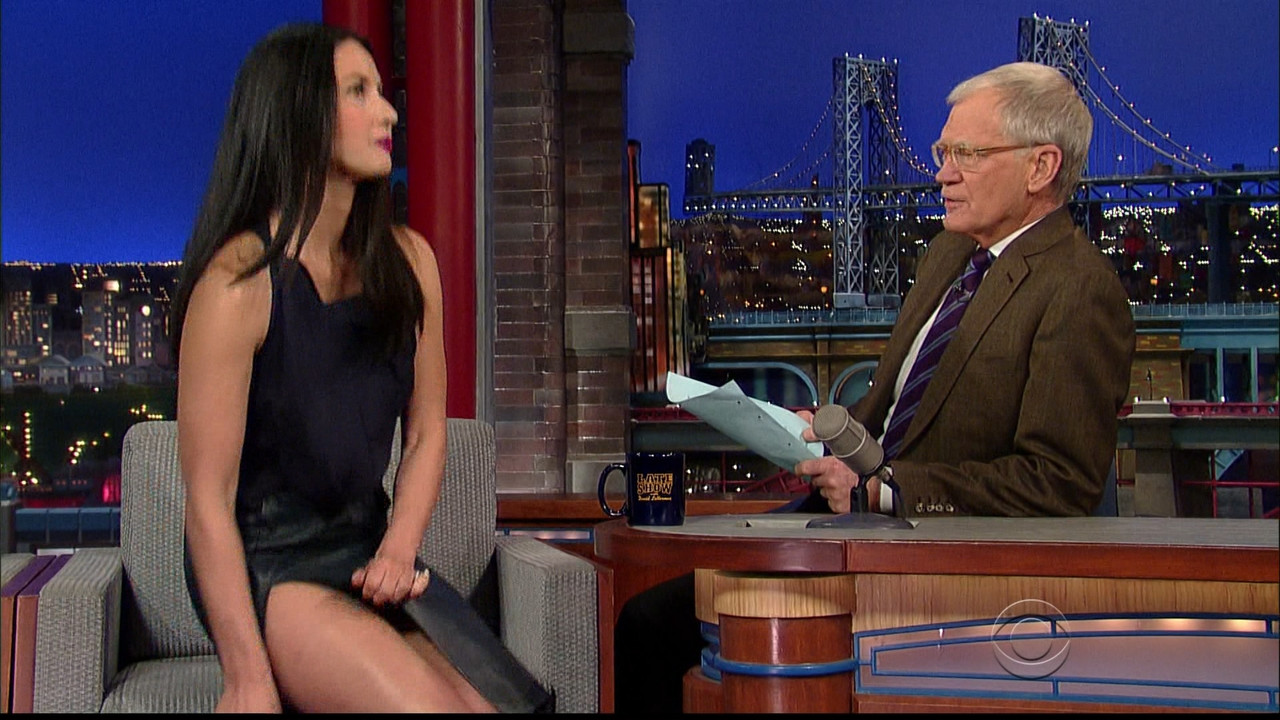 olivia-munn-thigh-show-spectacular-letterman-dec-10-2014-34