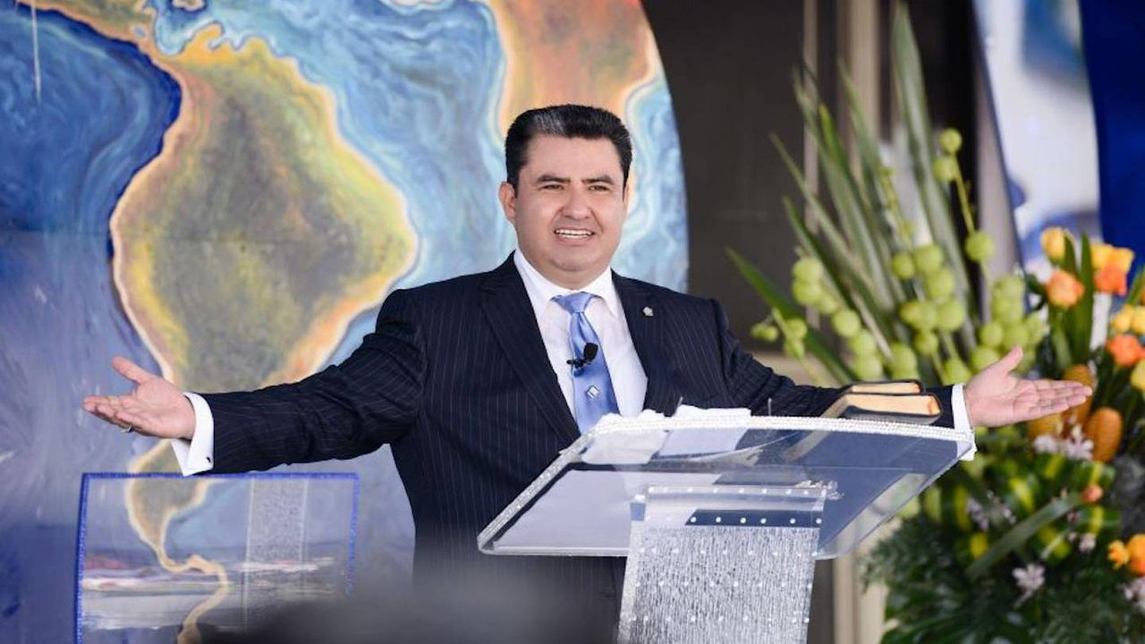 Juez no retira cargos contra Naasón Joaquín