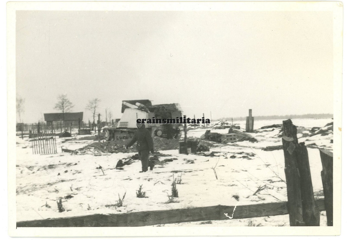 Orig. Foto AR.63 Panzerhaubitze Hummel in PARITSCHI Beresina Weissrussland 1944 (2)