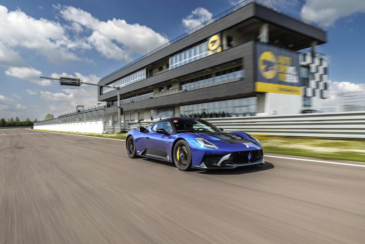 Original-26289-03-maserati-gt2-stradale