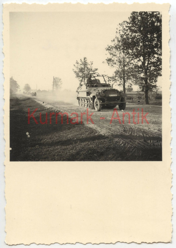 Foto Wehrmacht Russland Front Panzer Spähwagen SDKFZ 251 Funker 