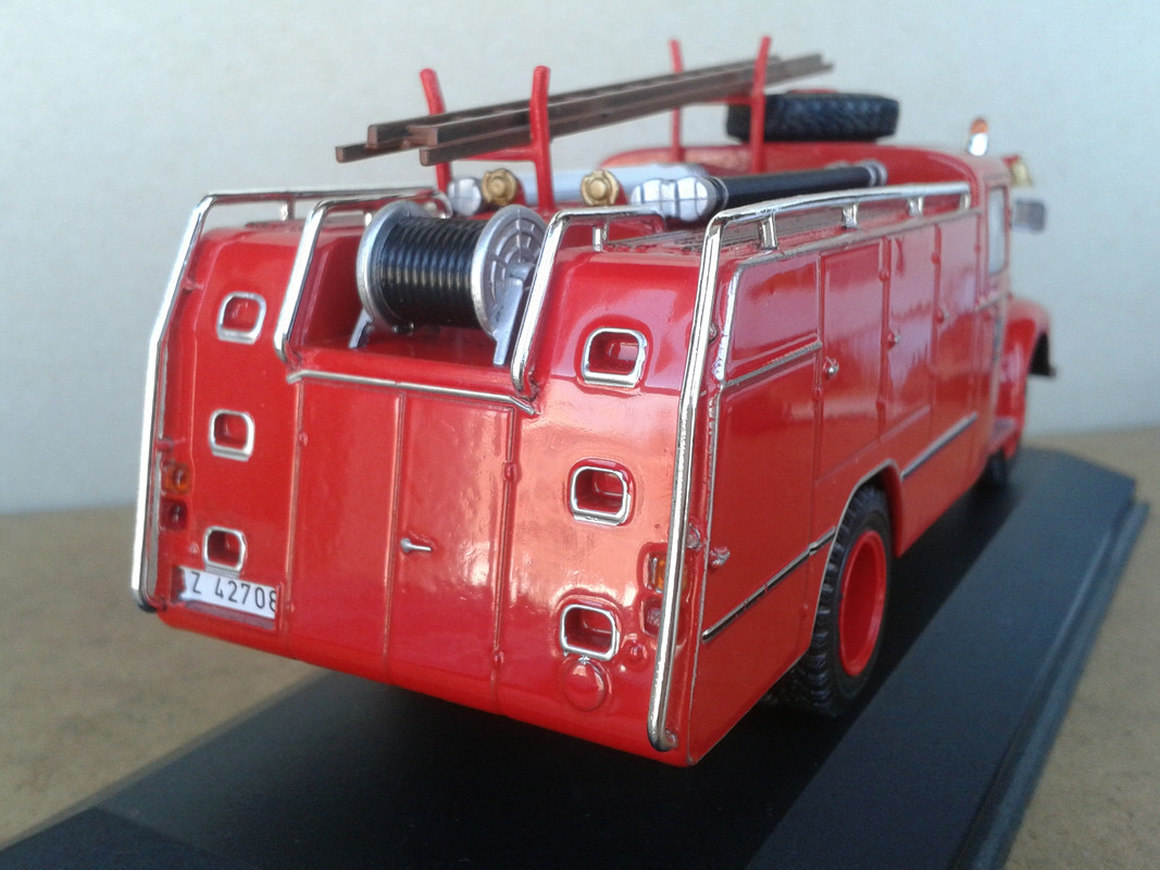 1964 Ebro B45 Antyfire “Bomberos de Tarazona” (Ixo-nº 17 Camiones y Vehículos de Bomberos) (7)