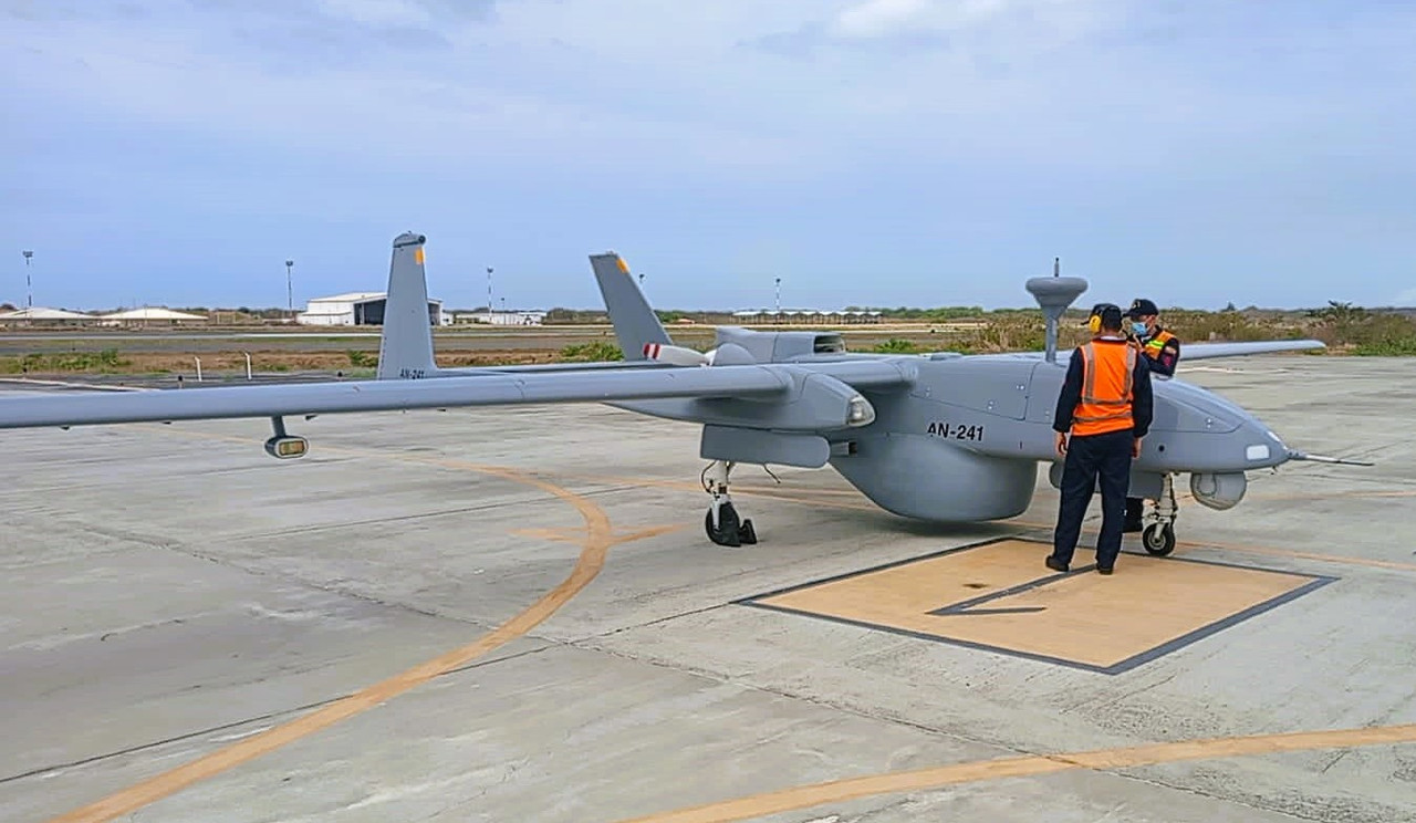 [Imagen: UAV-HERON-Foto-ecuador-military.jpg]