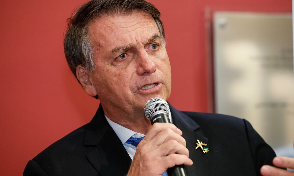 O ex-presidente Jair Bolsonaro presta depoimento à Polícia Federal sobre joias