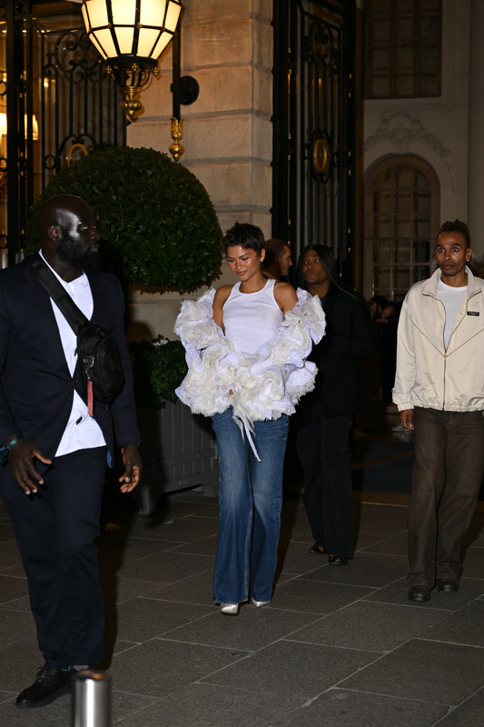 Zendaya Braless White Top Paris378