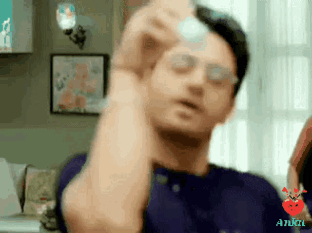 https://i.postimg.cc/dVJTfXMj/anuj-kapadia-anupamaa.gif