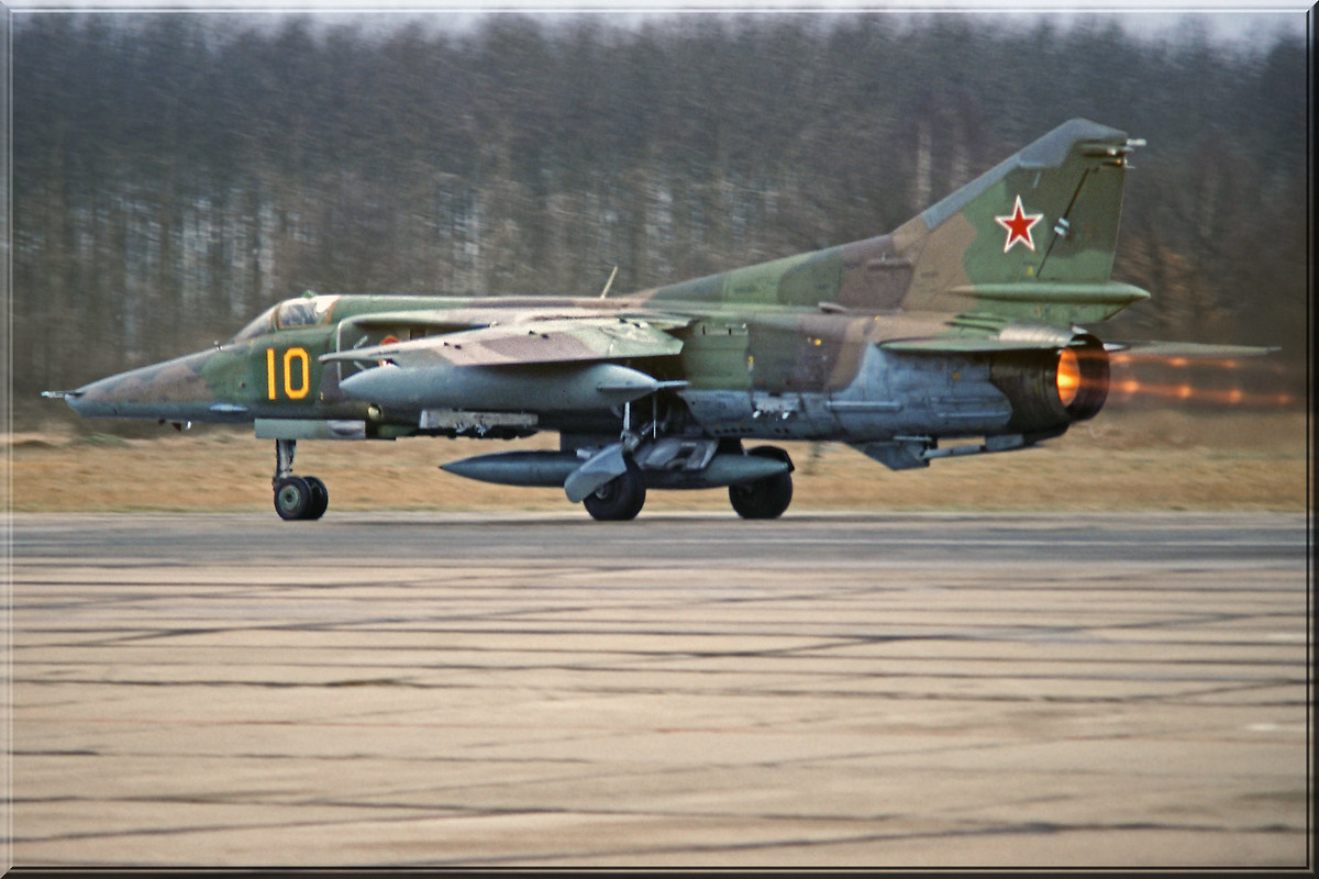 19 GvAPIB Mig-27D Yellow 10_61912560265 (2)