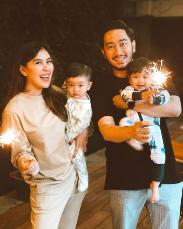 Potret Syahnaz Sadiqah, Jeje Govinda bersama Zayn dan Zunaira