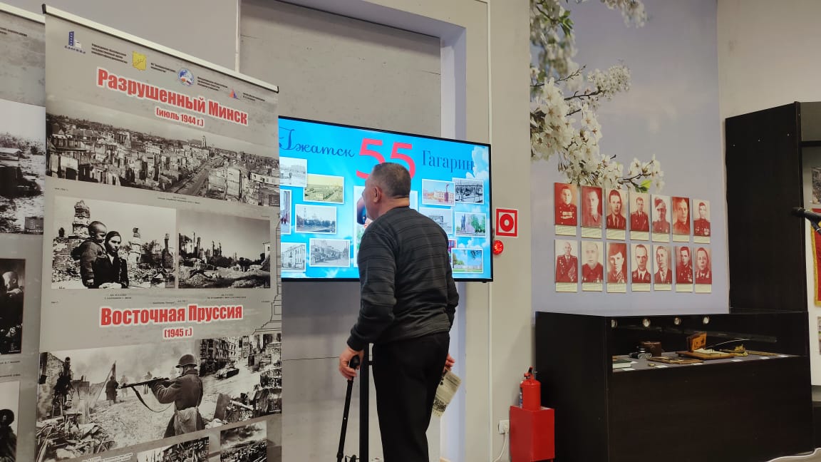 зритель у заставки 30