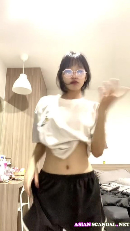 S G XIAO PEACHES