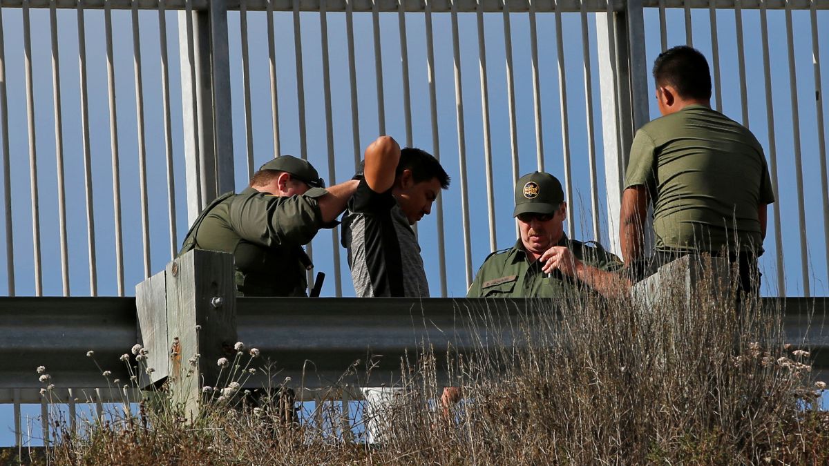 Funcionarios abusan sexualmente de migrantes, hay informes de varios delitos