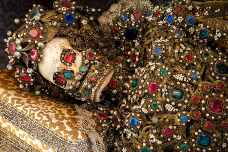 Мощи католических святых в драгоценностях - интересные факты о христианстве Мощи католических святых в драгоценностях - интересные факты о христианстве