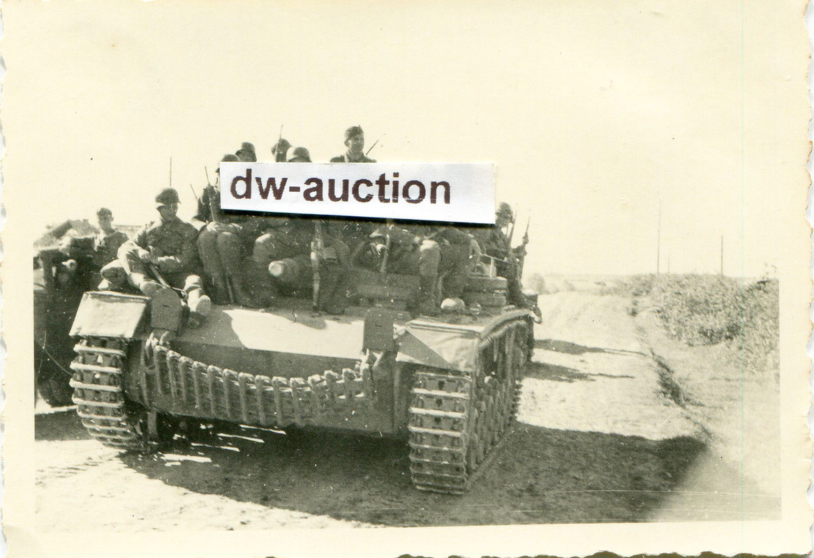 Sturmgeschütz mit aufgessener Infanterie