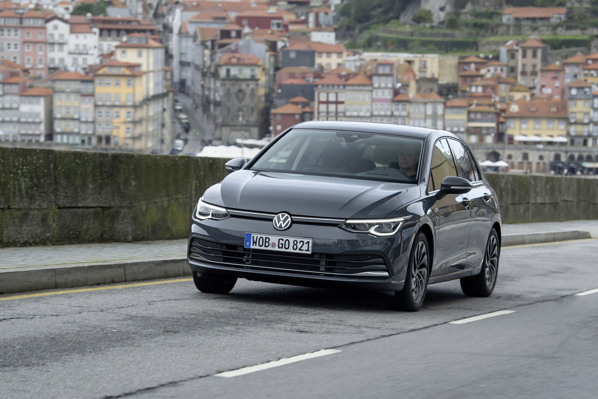 DB2019AU02013_overfull