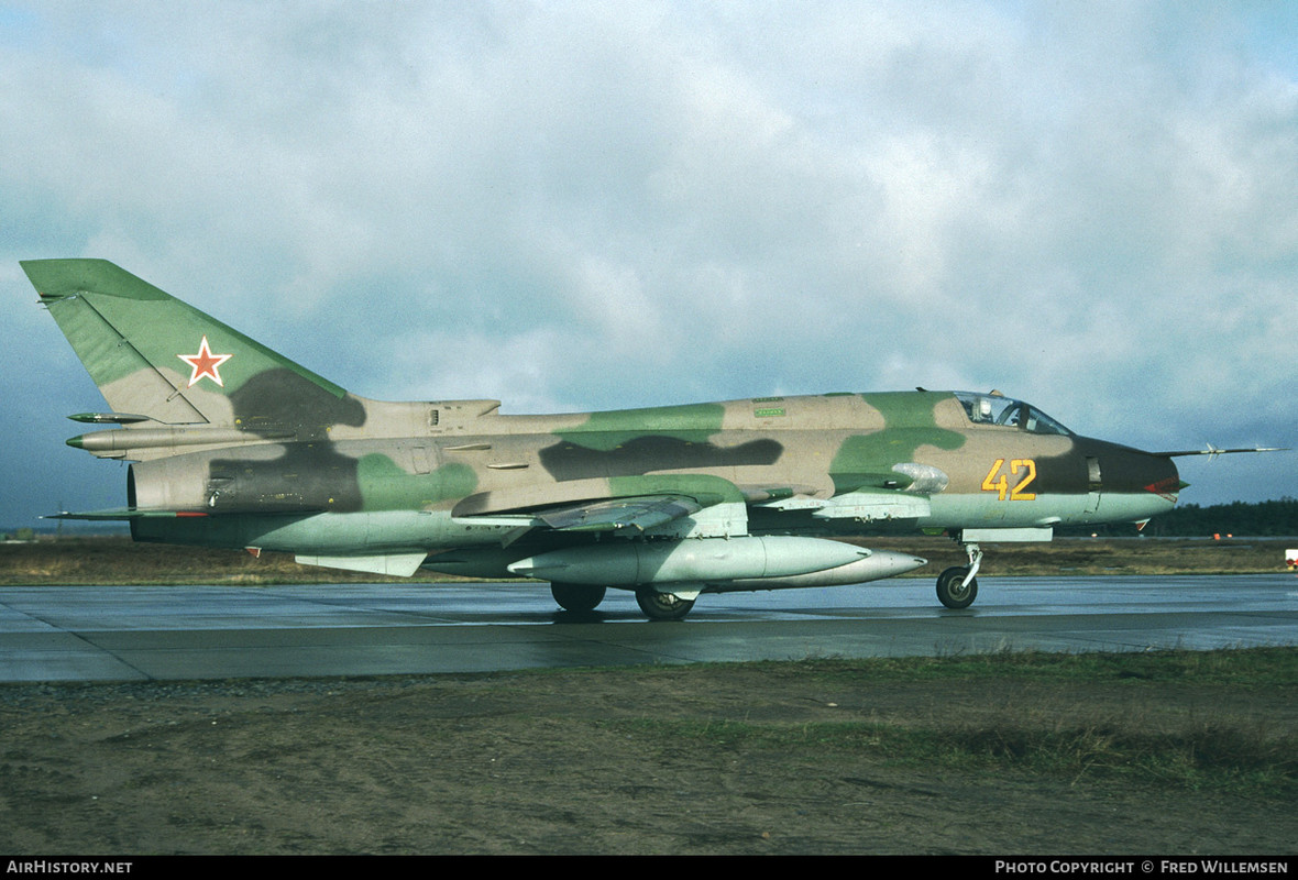 20 GvAPIB Su-17M4 42 yellow_16305_April 94