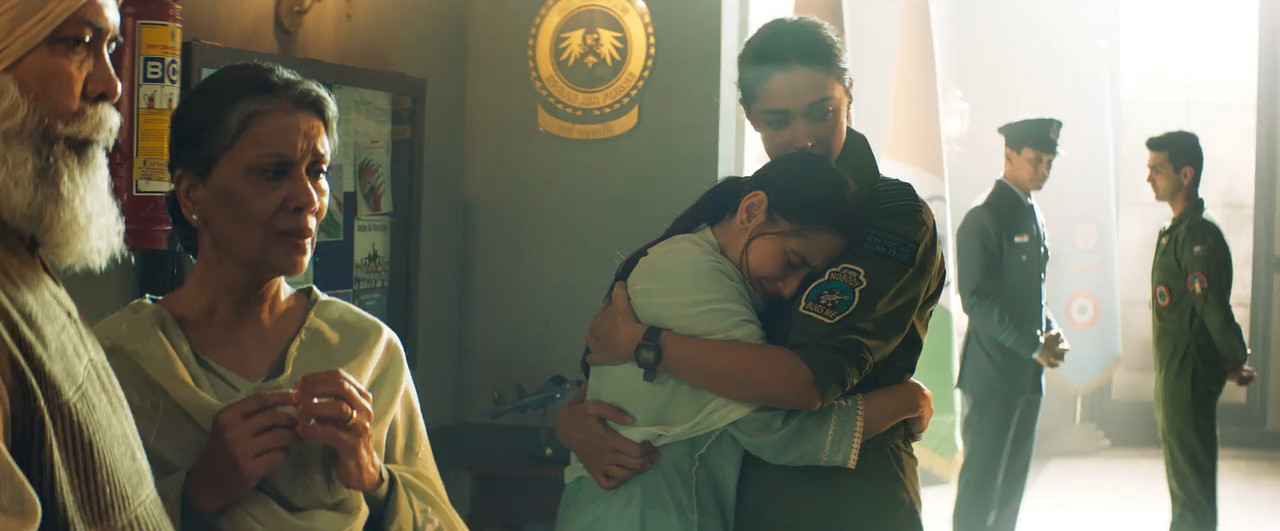 Fighter 2024 WebRip [Hindi] 480p 720p ESub Screenshot