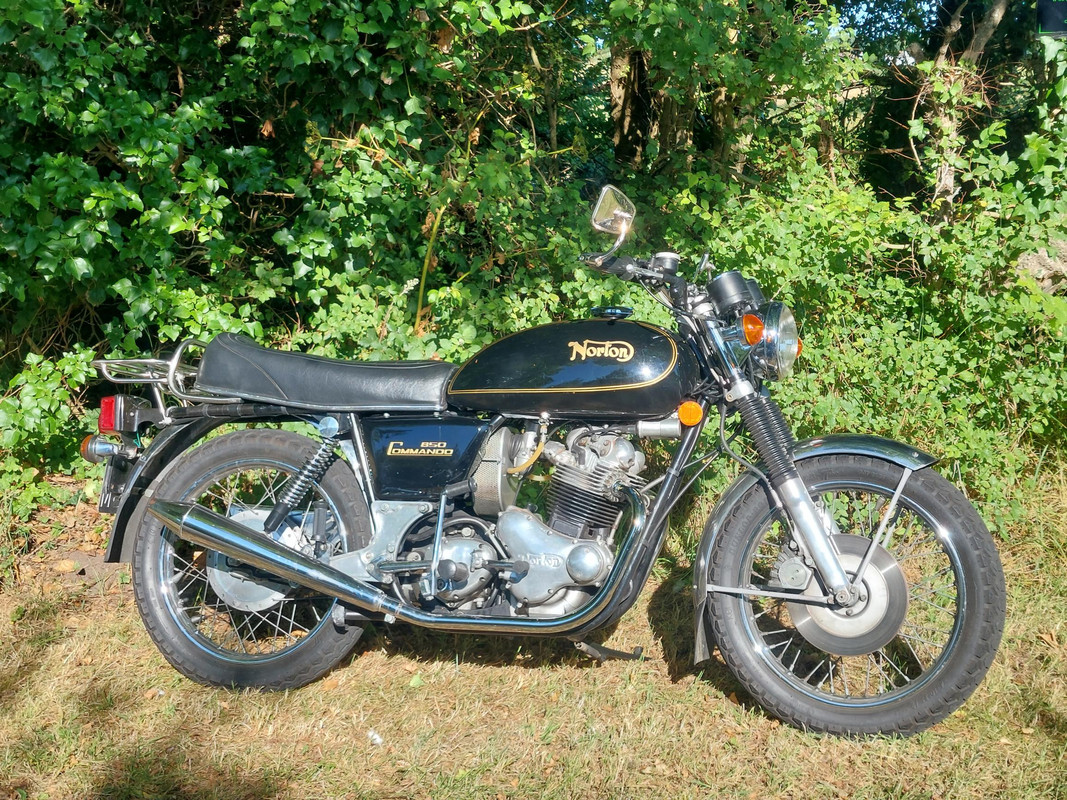 Pictures of your Norton Commandos