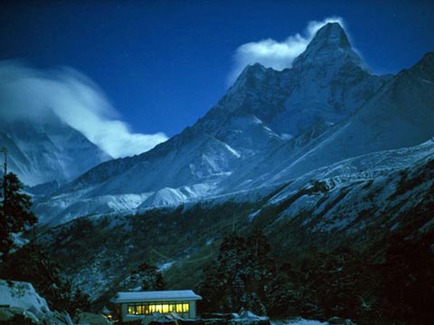 [Image: Everest2.jpg]