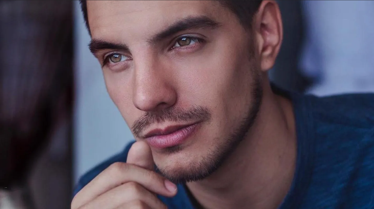 Vadhir Derbez criticado por pesada broma a menores en situación de calle