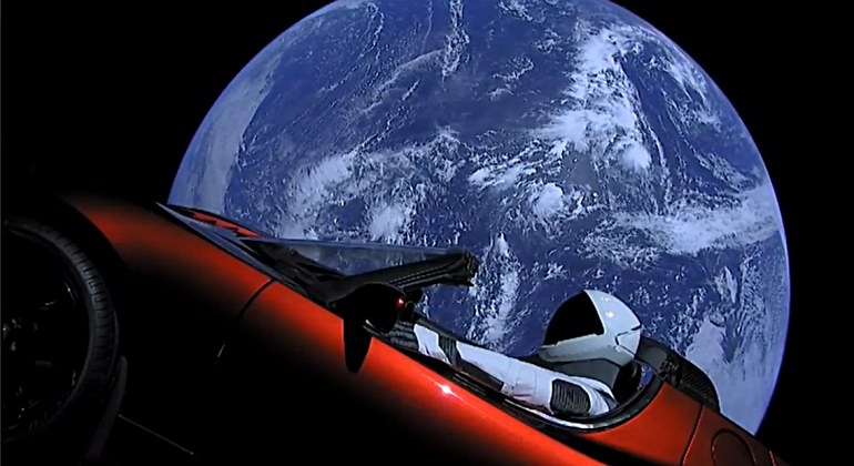 Elon-Musk-n-Roadsteri-Uzayda.jpg
