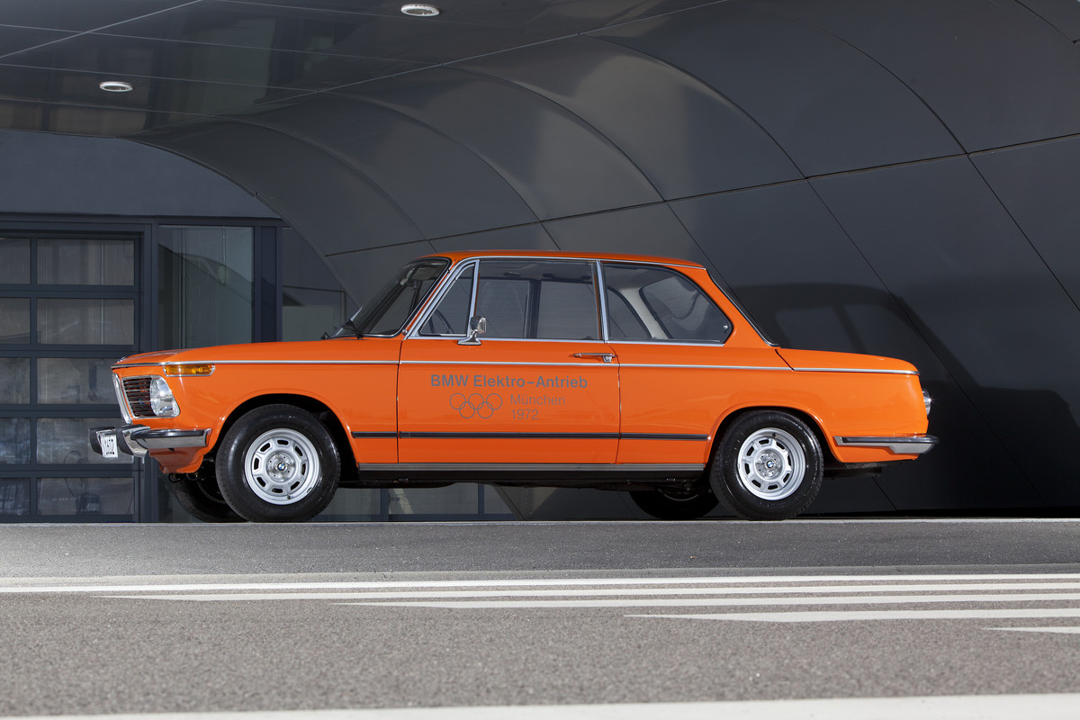 P90108475_highRes_bmw-1602-electric-12
