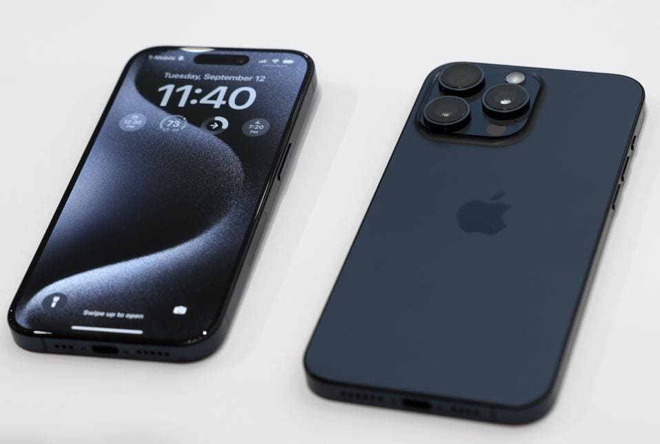 Restored Apple iPhone 15 Pro Max