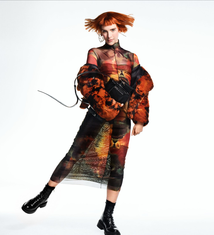 Hari Nef, dal film Barbie alla campagna Desigual FW23-24 Hari Nef, dal film Barbie alla campagna Desigual FW23-24