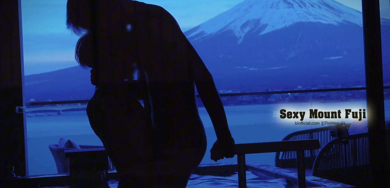 Sexy-Mount-Fuji-03