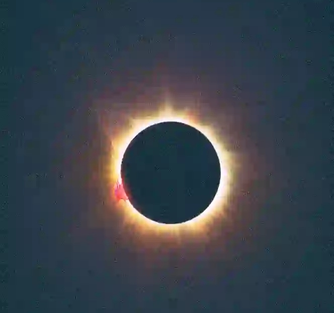 dibujo del m�ximo del eclipse total de Sol - notar contraste de algunos colores