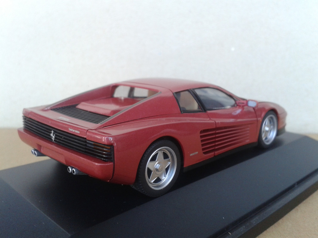 1986 Ferrari Testarossa Facelift (Herpa) (5)