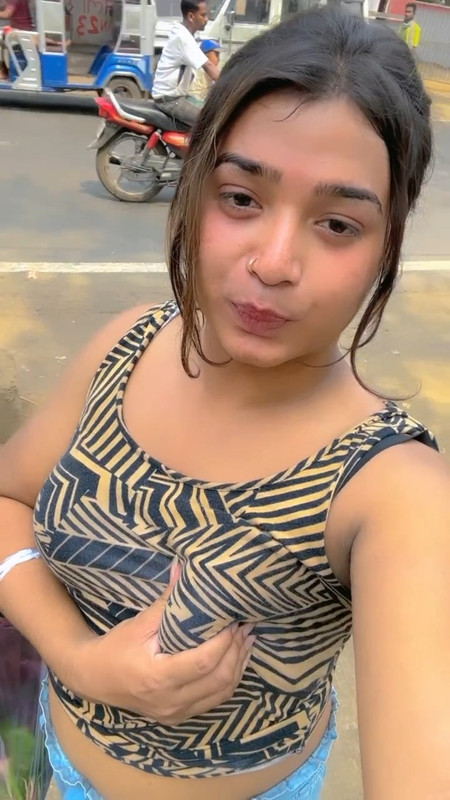 bengali gilr pressing her boobs in public mp4 snapshot 00 00 489 — Postimages