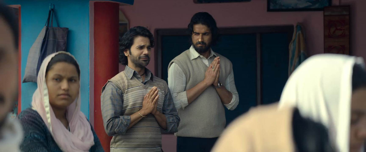 Guns & Gulaabs (2023) Season 1 [Hindi + Tamil + Telugu + Malayalam] WebRip 480p, 720p ESub - Complete Screenshot