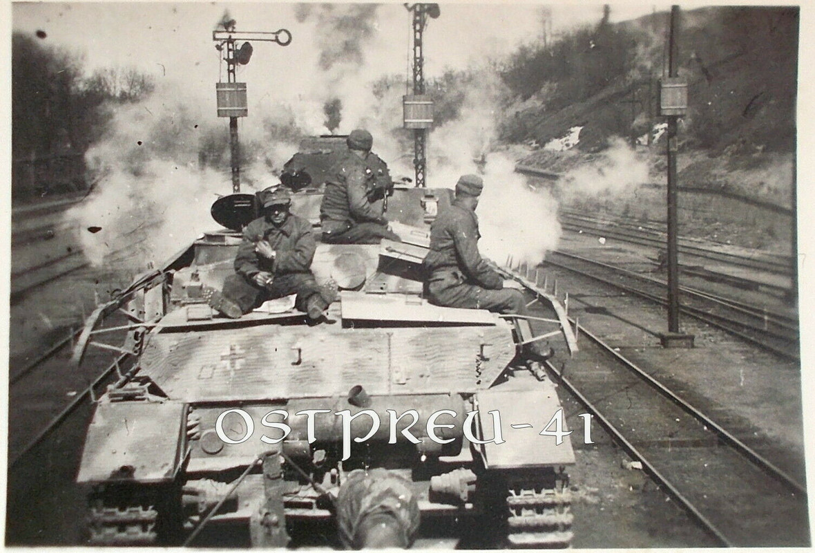 Foto 2WK schwerer Panzer Tank Eisenbahn Transport Front Tarn Camo Sdkfz