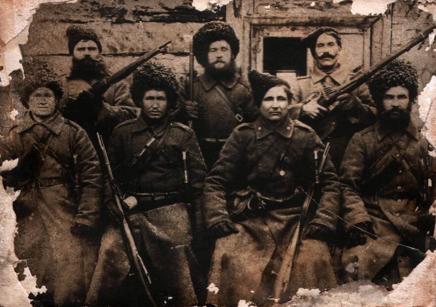 Казаки Головского поселка Мухарновской станицы. Декабрь 1917года, станция Шипово