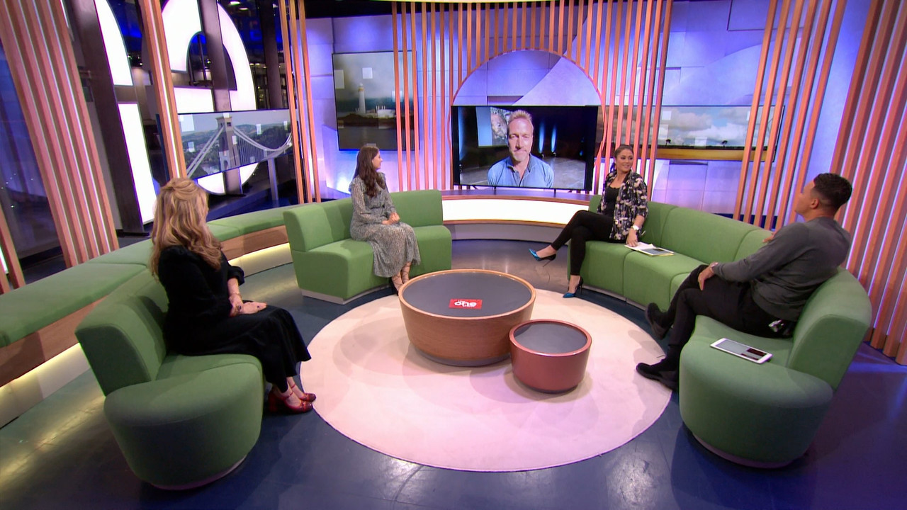 The One Show_20211004_19001935.ts_snapshot_27.43.254