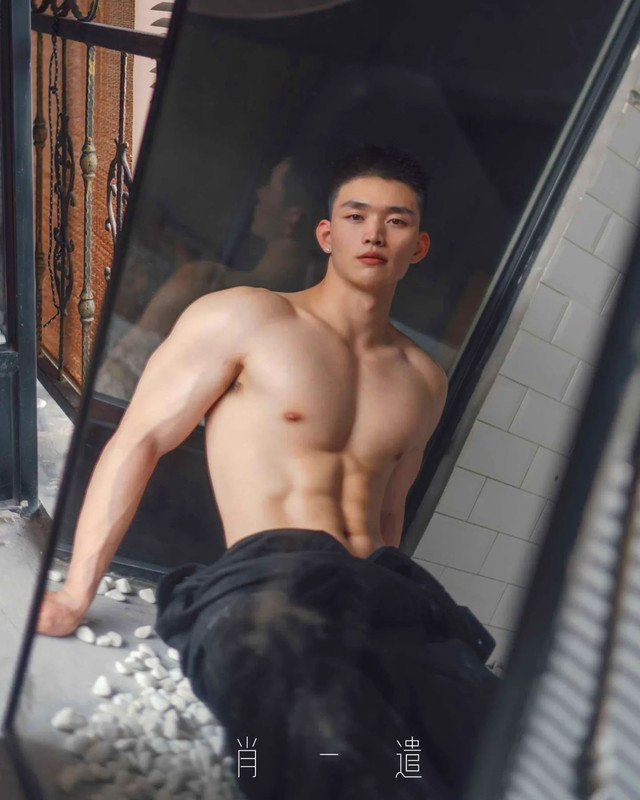 Photo by Chinese hunks 全球華男 on August 04, 2023. (2)