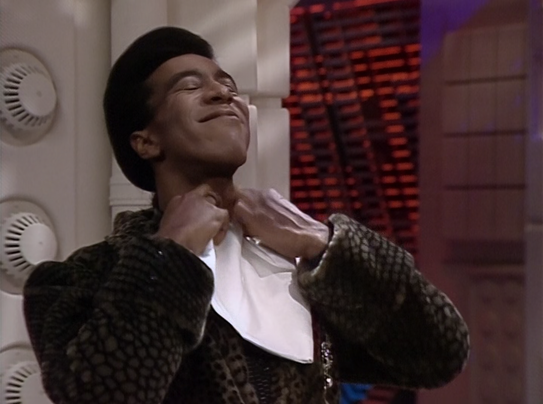 Red.Dwarf.S03E03.Polymorph.1080p.FLAC.2.0.AVC.REMUX-FraMeSToR[SS]9