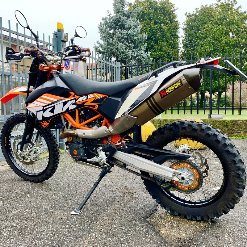 E50AA1C5-6CAE-4F4A-A3BF-2B1789172BEB