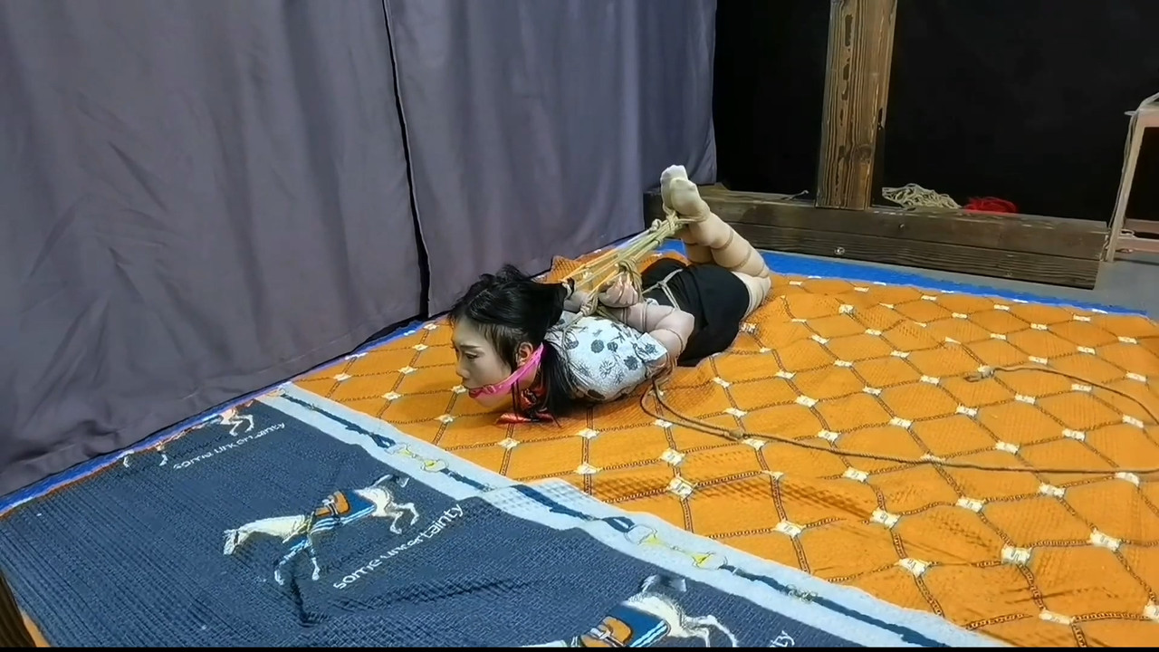 飞天原创 新模特月仙儿今天要挑战吊缚 韩玉.mp4_20241111_185449.128