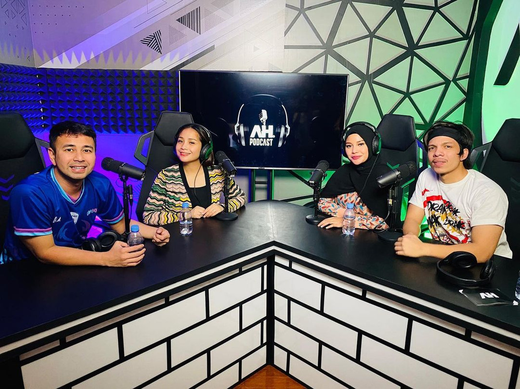 Raffi Ahmad dan Nagita Slavina menjadi bintang tamu di podcast Atta Halilintar dan Aurel Hermansyah