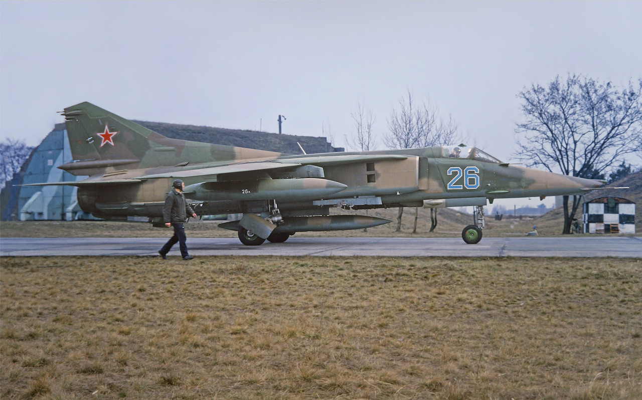 559 APIB Mig-27K 26 Blue_76802643375 (2)