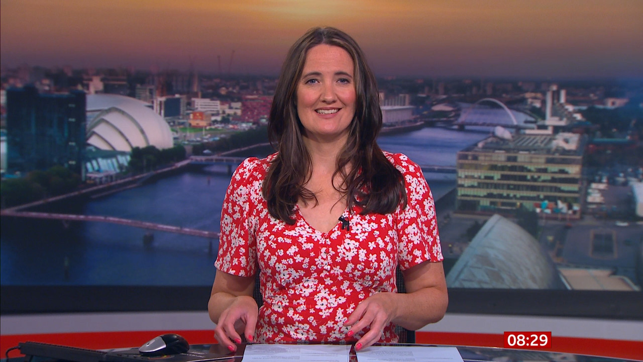 06.03 - 06.00.00 - Breakfast  ᴺᵉʷ. The BBC's Breakfast programme feat....ts_snapshot_10.36.798