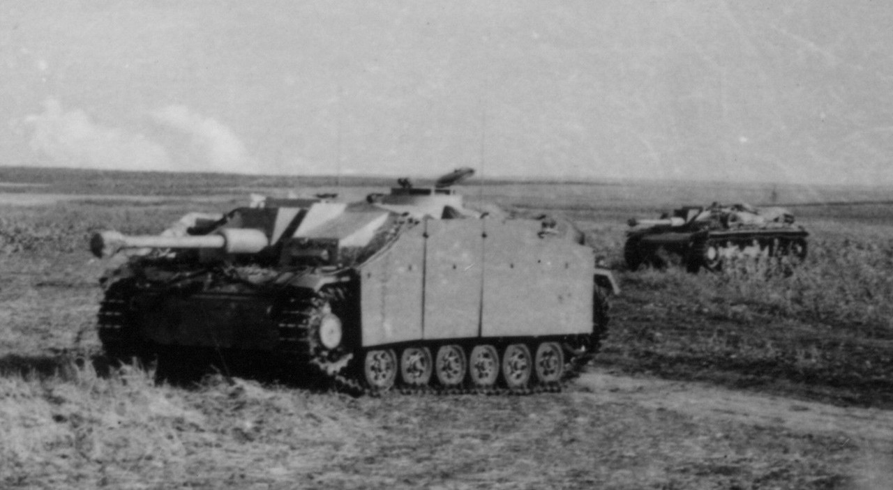 Foto eines Sturmgeschütz StuG III Langrohr mit Seitenschützen Pa