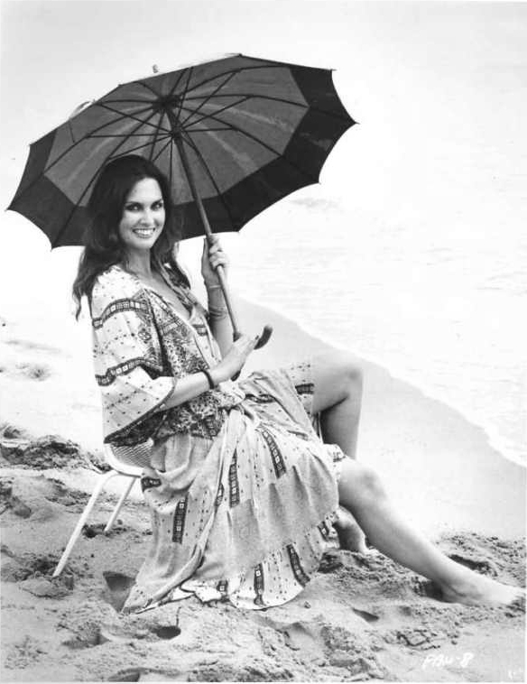 Caroline_Munro_b35